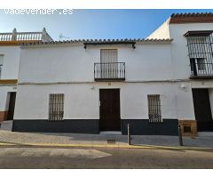 Casa adosada Céntrica, Amplia y Llena de Posibilidades en Villanueva del Ariscal