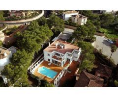 Villa junto al acantilado en Bahia Azul