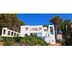 Villa junto al acantilado en Bahia Azul