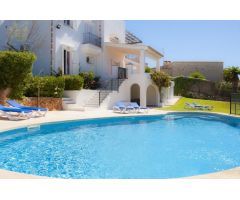 Villa de ensueño en primera línea de Porto Petro, con acceso directo al agua y licencia turística