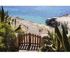 Villa de ensueño en primera línea de Porto Petro, con acceso directo al agua y licencia turística