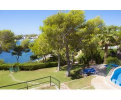 Villa de ensueño en primera línea de Porto Petro, con acceso directo al agua y licencia turística