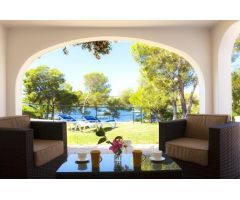 Villa de ensueño en primera línea de Porto Petro, con acceso directo al agua y licencia turística