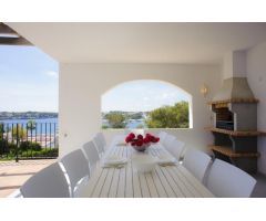 Villa de ensueño en primera línea de Porto Petro, con acceso directo al agua y licencia turística