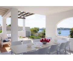 Villa de ensueño en primera línea de Porto Petro, con acceso directo al agua y licencia turística