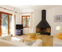 Chalet ibicenco con licencia turística a solo 50 metros del mar en Cala Egos / Cala dOr