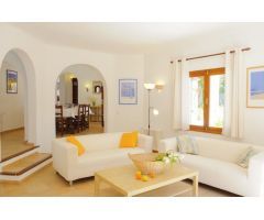Chalet ibicenco con licencia turística a solo 50 metros del mar en Cala Egos / Cala dOr