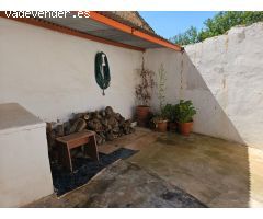 Casa grande con espacios dentro y fuera. Ideal para relajarte en la naturaleza
