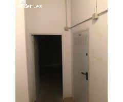 SE ALQUILA O SE VENDE TRASTERO en C/Margallo (Cáceres)