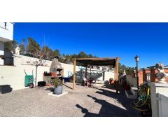 Casa a 4 vientos con vistas despejadas en urbanización residencial Daltmar, Olèrdola