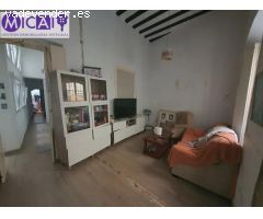 Planta baja muy amplia en el centro de Cádiz