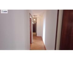 Piso muy luminoso situado en una zona estrategica de la ciudad.