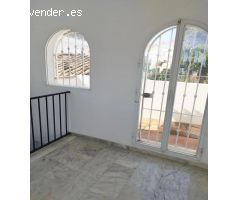 Amplia casa adosada con jardín, terrazas y gran garaje – A pocos minutos de las playas de Manilva