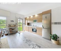 ¡Amplio apartamento en planta baja con acceso directo a la piscina y a pocos minutos de la playa!
