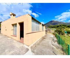 Finca Rústica con Vivienda y Almacén en Pleno Entorno Natural de Estepona