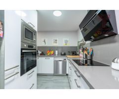 Casa de cuatro dormitorios en  Urbanización Jardines del Carmen