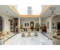 Chalet en Urb. Vista Aljarafe con 3.374 m² de parcela