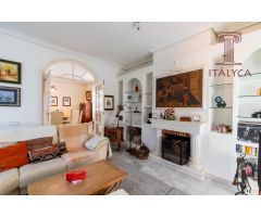 Chalet en Urb. Vista Aljarafe con 3.374 m² de parcela
