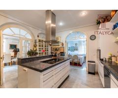 Chalet en Urb. Vista Aljarafe con 3.374 m² de parcela
