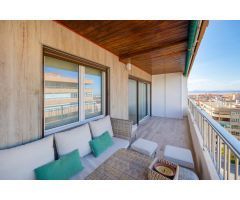 INCREIBLE APARTAMENTO REFORMADO EN PRIMERA LINEA CON VISTAS AL MAR EN EL EDIFICIO NAVAMARES