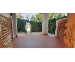 BUNGALOW CON JARDIN EN ESQUINA Y PISCINA COMUNITARIA