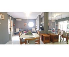 BUNGALOW CON JARDIN EN ESQUINA Y PISCINA COMUNITARIA