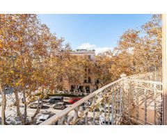 Amplia y Luminosa Vivienda en Edificio Histórico del Centro de Palma