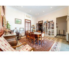 Amplia y Luminosa Vivienda en Edificio Histórico del Centro de Palma
