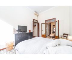 Amplia y Luminosa Vivienda en Edificio Histórico del Centro de Palma