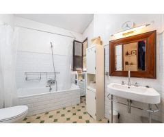 Amplia y Luminosa Vivienda en Edificio Histórico del Centro de Palma