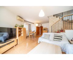 PAREADO CON JARDÍN, PISCINA COMUNITARIA Y PARKING EN SA TORRE
