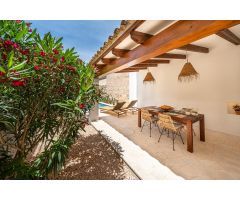 Casa estilo mediterráneo reformada íntegramente y completamente amueblada
