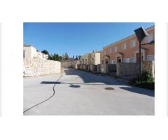 Se venden 62  parcelas urbanas, con 18 villas independiente hechas,9 villas a medias y 32 parcelas.