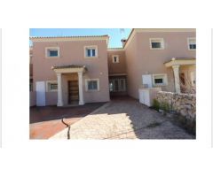 Se venden 62  parcelas urbanas, con 18 villas independiente hechas,9 villas a medias y 32 parcelas.