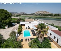 Villa en Venta en Huertas de Villena, Alicante