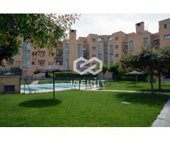 ¡Vivir como en un resort en Valdeluz! Piso con terraza y urbanización de ensueño...