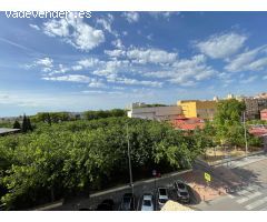 SE ALQUILA PISO LUMINOSO CON TERRAZITA AEN EL CENTRO DE MURCIA