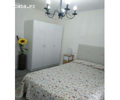 Se alquila casa de pueblo recién reformada en Los Santos de la Humosa, calle San Roque n 1. Disponi