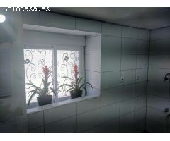 Se alquila casa de pueblo recién reformada en Los Santos de la Humosa, calle San Roque n 1. Disponi