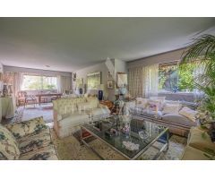 Exclusivo Bajo Dúplex de Esquina con Jardín Privado en El Soto de la Moraleja
