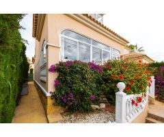 Chalet Independiente de 3 Dormitorios con Jardín Orientado al Sur y Piscina Comunitaria en Villacost