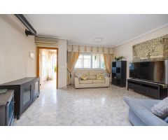 Chalet Independiente de 3 Dormitorios con Jardín Orientado al Sur y Piscina Comunitaria en Villacost