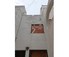 ADOSADO DE 3 DOMITORIOS PARA REFORMAR - ZONA AGUAS NUEVAS, TORREVIEJA-