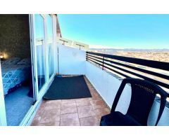 Acogedor ático céntrico (45 m² - 5ª planta) con balcón, piscina y ¡a sólo 1.400 m de Playa del Cura!