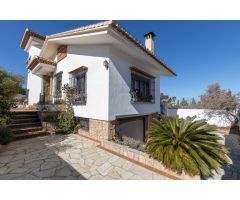 MARAVILLOSO CHALET INDEPENDIENTE CON PISCINA