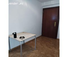Piso zona Zapillo para estudiantes 4 dorm.