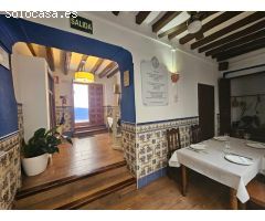 CASA CON NEGOCIO EN LA PLAZA DE LAUJAR