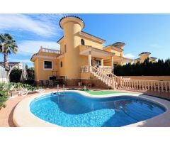 Chalet independiente con piscina privada en PAU 26