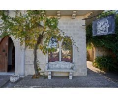 Casa con diseño de Castillo Medieval  en Hinojos