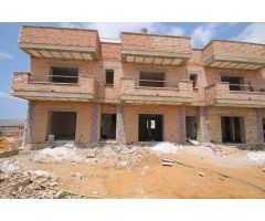 VIVIENDA ADOSADA EN BARRIADA DE CANELA